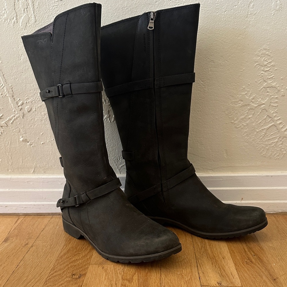 Teva Black waterproof leather        De La Vina